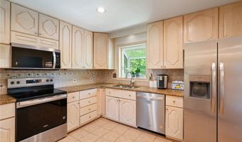 8502 WOODBINE Ln, Annandale, VA 22003