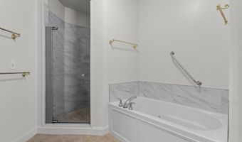 65 Hawthorne Dr 106, Bedford, NH 03110