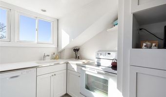 12 Mt. Vernon St 5, Newport, RI 02840