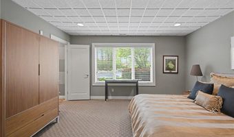 520 Bristol Dr, Aurora, OH 44202