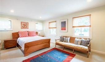 22 Young St, Newport, RI 02840
