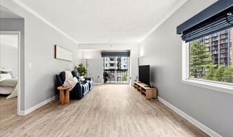 1211 S EADS St S 305, Arlington, VA 22202