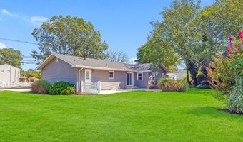 21 Birch St, Beachwood, NJ 08722