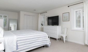 10 Greenbriar Ln, Amherst, NH 03031
