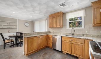 40 Quail Hollow Rd, Cranston, RI 02920