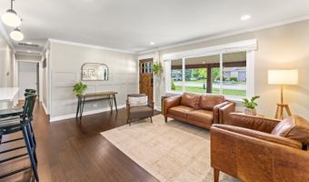 90 E White Oak St, Arlington Heights, IL 60005