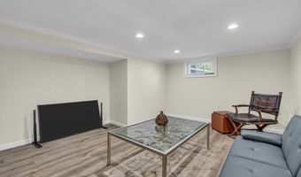 2 8th St, Aberdeen, NJ 07747