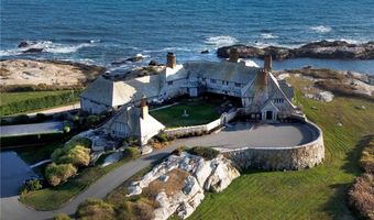 61 Ledge Rd J, Newport, RI 02840