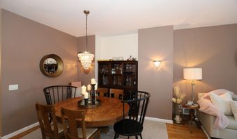 70 Woodcrest Ln 70, Danbury, CT 06810