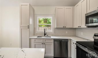 1917 Harrison St, Savannah, GA 31404