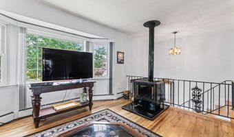 230 Geary Dr, Middletown, NJ 07748