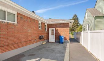 65 Rose Ct, Albany, NY 12209