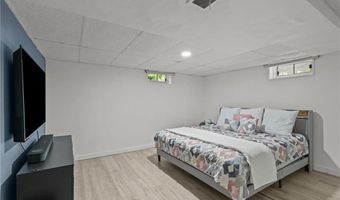 21 Lake Dr, North Kingstown, RI 02852