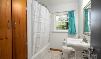 39 Hibriten Dr, Asheville, NC 28801