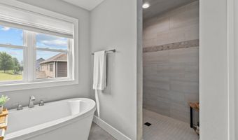 5644 N SUMMERLAND Dr, Appleton, WI 54913