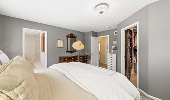 292 Summerhill Dr, Aurora, OH 44202