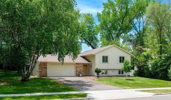 1088 Whitney Dr, Apple Valley, MN 55124