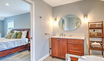 25 Belton Dr, Barrington, RI 02806