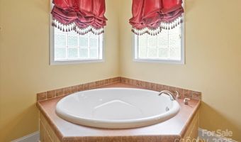 142 Pinners Cove Rd, Asheville, NC 28803