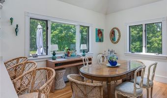 39 Brenton Rd, Newport, RI 02840