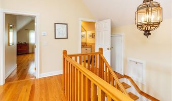 7 Gibson Ave, Narragansett, RI 02882