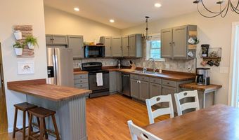 99 Yankee Ave, Bangor, ME 04401