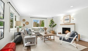 15 Queens Ln, Darien, CT 06820