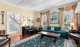 22 Greenough Pl, Newport, RI 02840