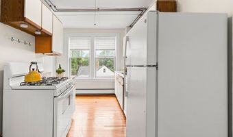 730 Hale St 3R, Beverly, MA 01915