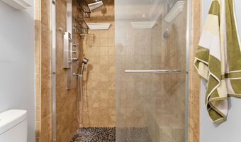 142 Woodland Dr 142, Cromwell, CT 06416
