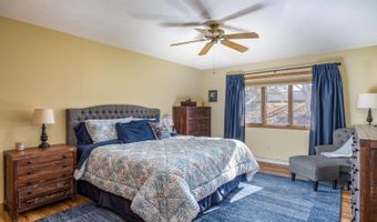 8 FIESTA Ct E, Appleton, WI 54911