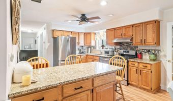 19 Elm St, Beachwood, NJ 08722