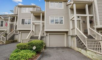 11 Boulevard Dr 10-44, Danbury, CT 06810