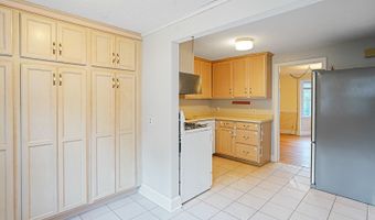 35 Lakewood Cir N, Manchester, CT 06040