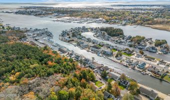 64 Harbor Inn Rd, Bayville, NJ 08721