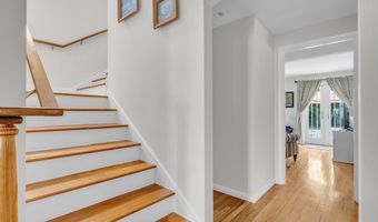 3 Garden St, Branford, CT 06405