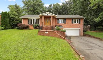 4100 DOWNING St, Annandale, VA 22003