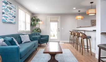 28 Palm Beach Ave, Narragansett, RI 02882
