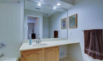 227 Paddington Ct 7-7, Englishtown, NJ 07726