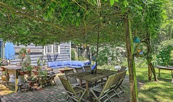 44 Washington Rd, Barrington, RI 02806