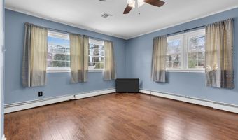 496 Apple Valley Dr, Belford, NJ 07718