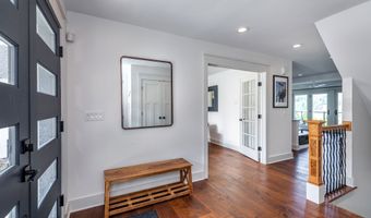 156 N Lake Shore Dr, Brookfield, CT 06804