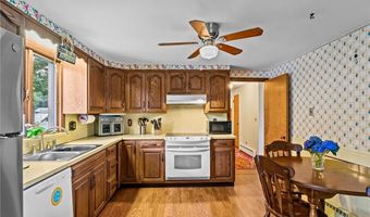 174 Lawnacre Dr, Cranston, RI 02920
