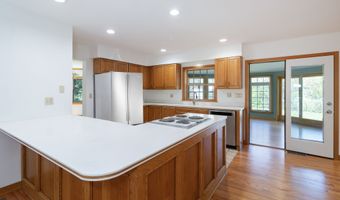 9 Howd Ave, Branford, CT 06405