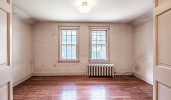 4 Pineway Dr, Auburn, ME 04210