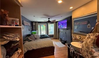 1 Edgewood Ave, Hopkinton, RI 02804
