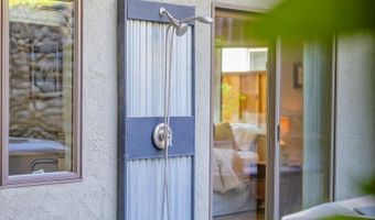 210 Venetian Rd, Aptos, CA 95003