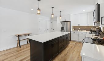 8370 Lakeview Rd, Alanson, MI 49706