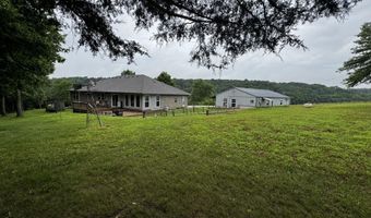 3702 Round House Rd, Aurora, MO 65605