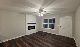 32 E 7th St, Adrian, MO 64720